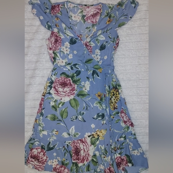 Xhilaration Dresses & Skirts - 4/$18 Xhilaration Blue and Pink Floral Mini Wrap Dress